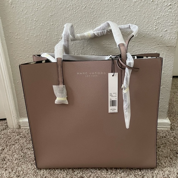 Marc Jacobs Handbags - Marc Jacobs Grind Tote
